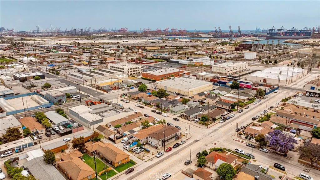 333 W D Street, Wilmington, California 90744 home-pic-53